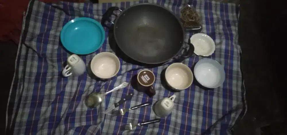 Di jual gelas,piring ,panci asli dan original. No minus murah meriah