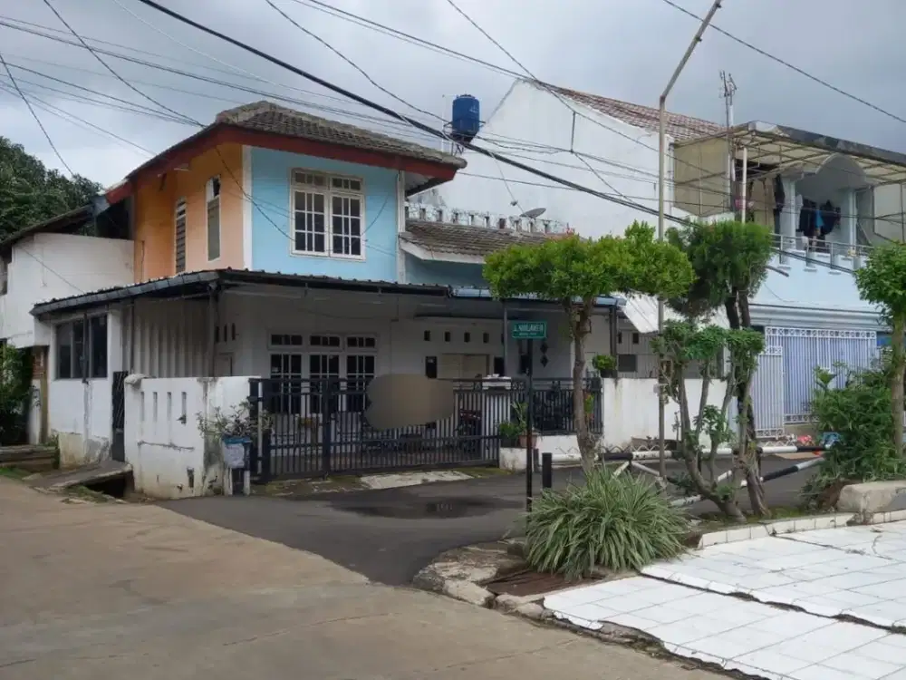 Rumah Hook LT 134 M² Hadap Taman di Jatiwaringin