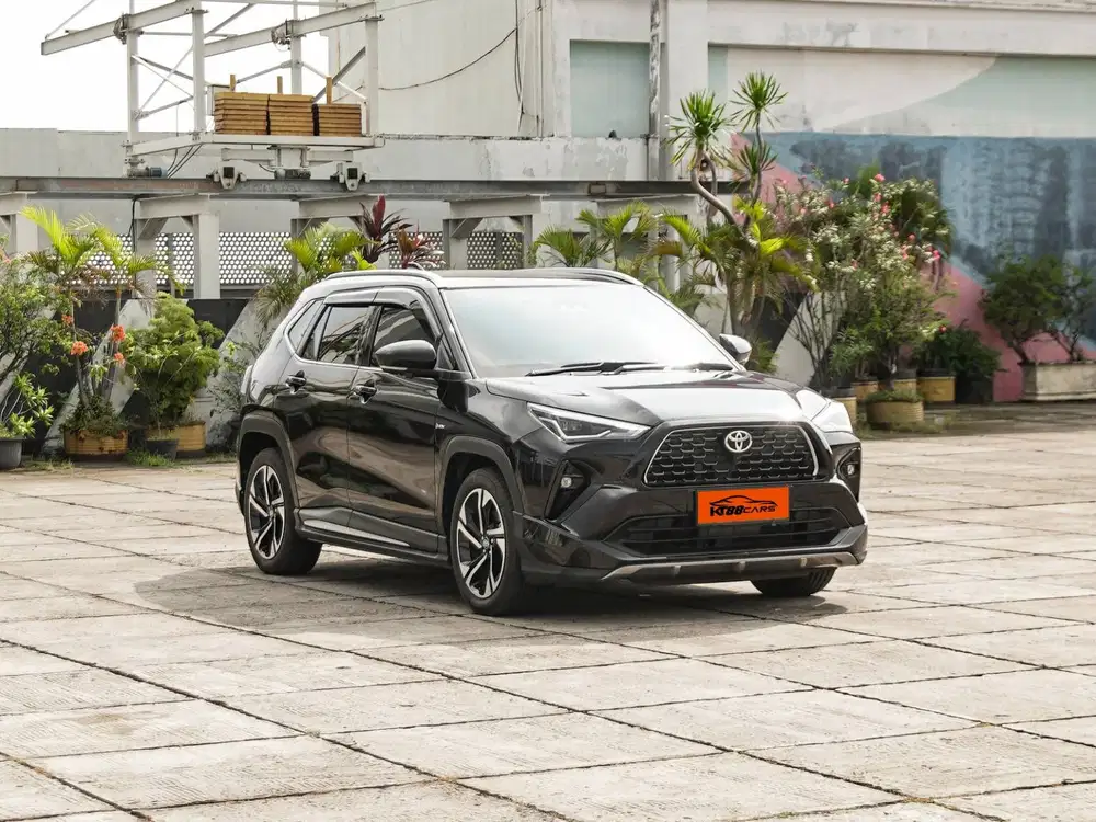 Toyota Yaris Cross GR Hybrid TSS 2023 pemakaian 2024 hitam matic