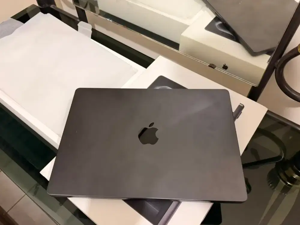 macbook pro m4 space black