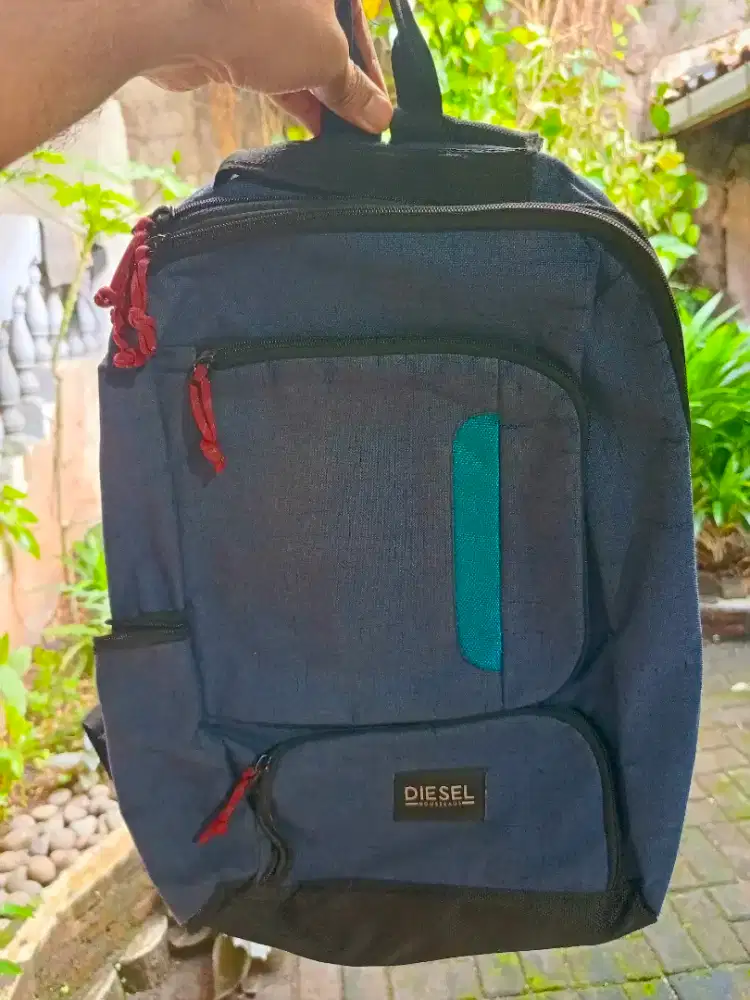 Tas merk Diesel cocok untuk sekolah kuliah