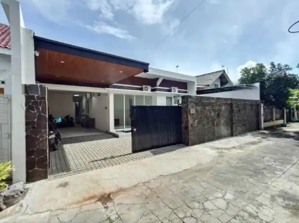 Rumah Mewah tengaj kota solo siap huni Manahan Solo