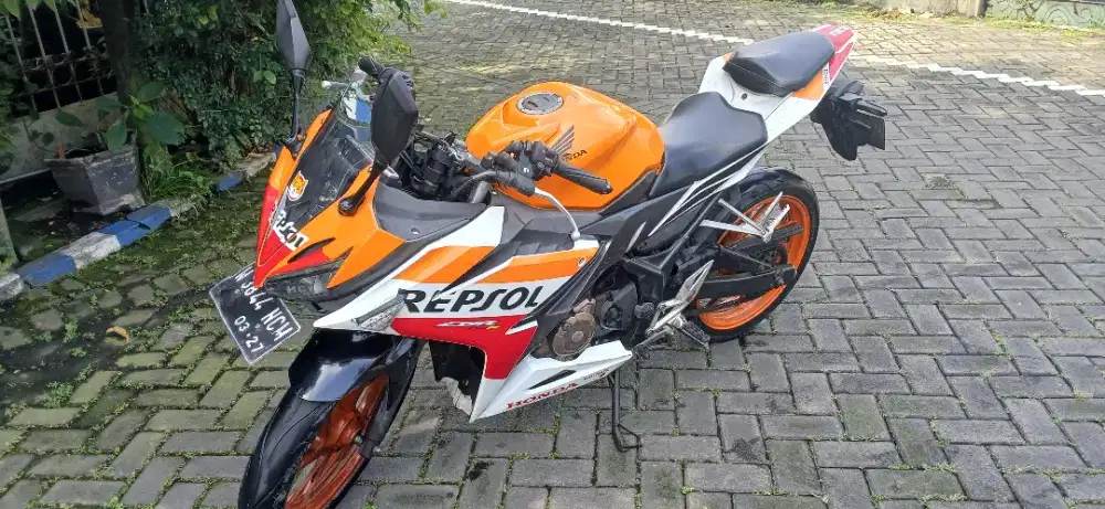 Dijual Honda CBR150R 2017,Pajak Hidup Surat-Surat Lengkap,MesinTerawat