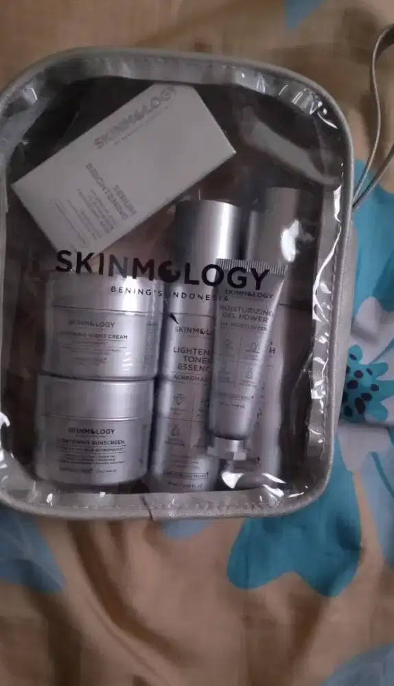 Skinmology Paket Brightening 6 in 1 Masih Baru Jual cepat
