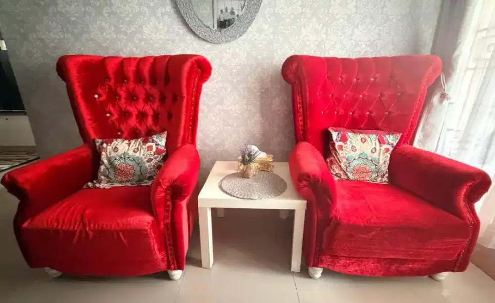 Sofa merah elegant