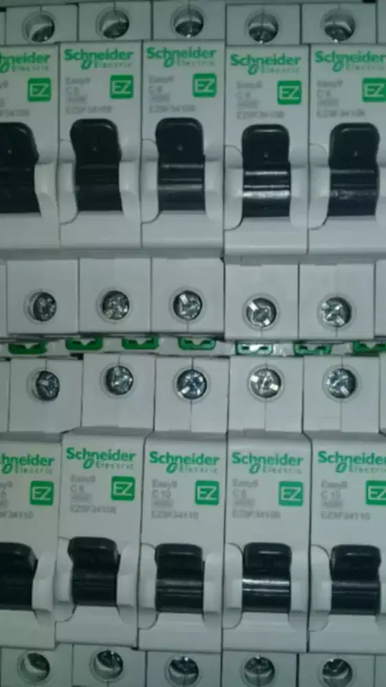 Mcb schneider ez 1phase 10a baru 38pcs