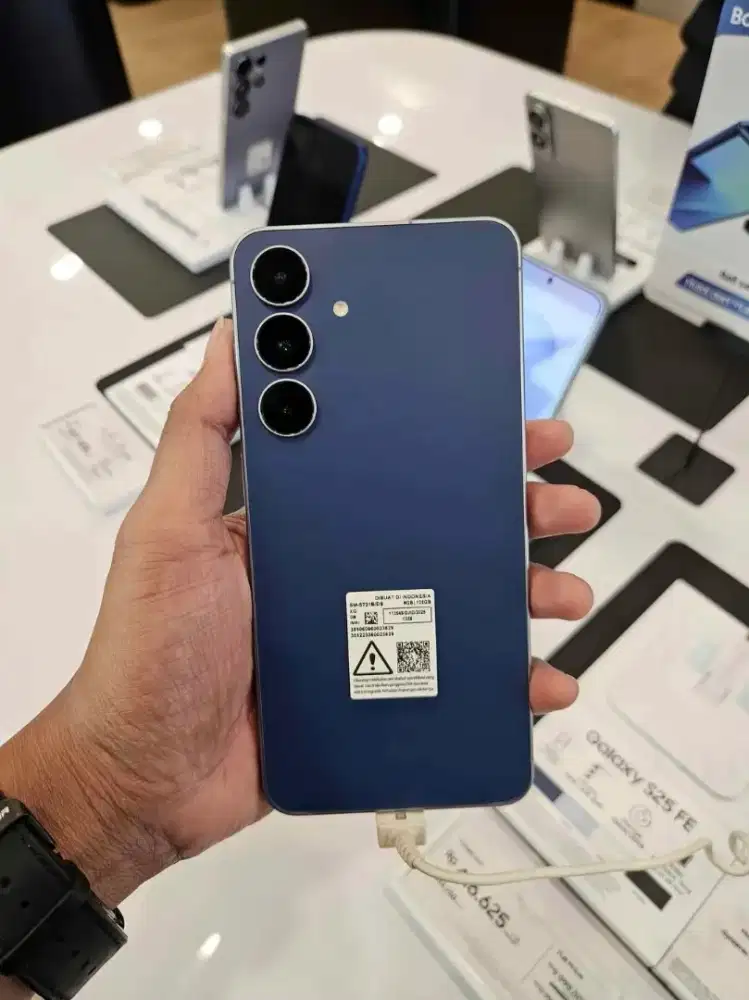 Samsung S25 FE 8 / 512 GB
9jutaan‼️
NEW , SEGEL , RESMI SEIN