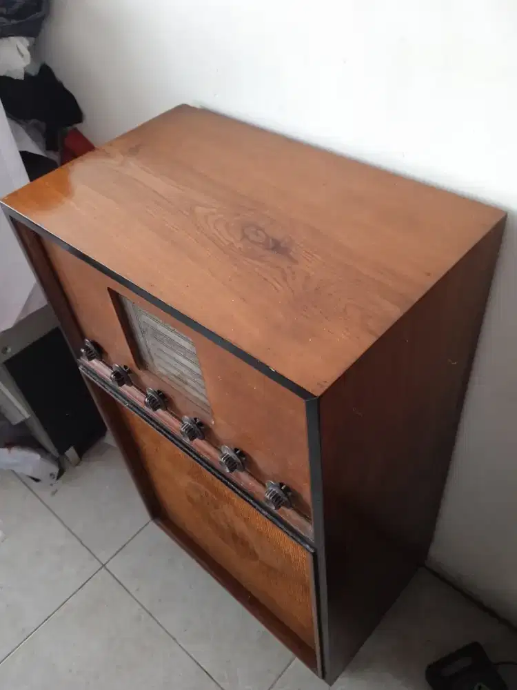 Radio tabung Made in England kayu jati