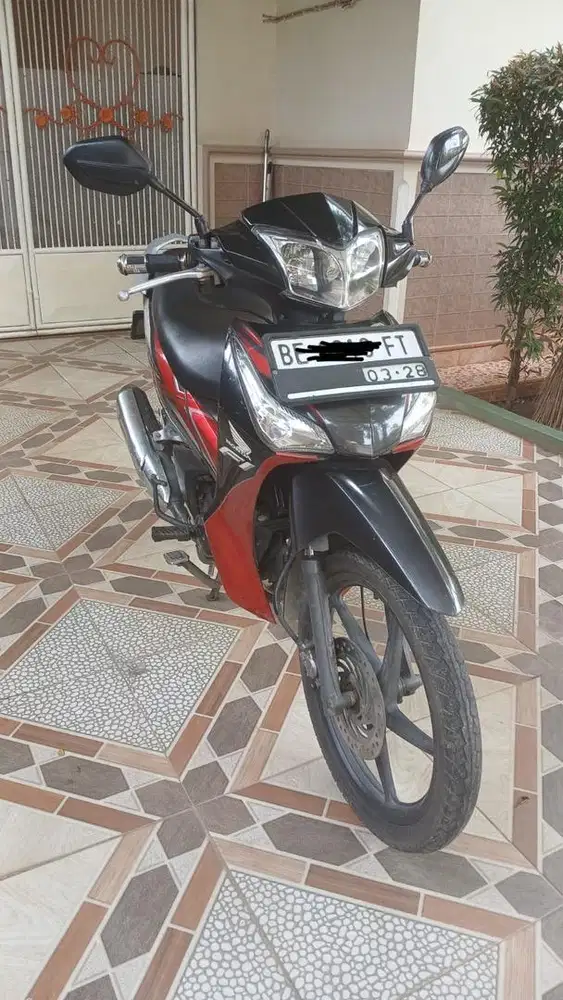 Dijual Motor Supra-X 125 Helm In Tahun 2013