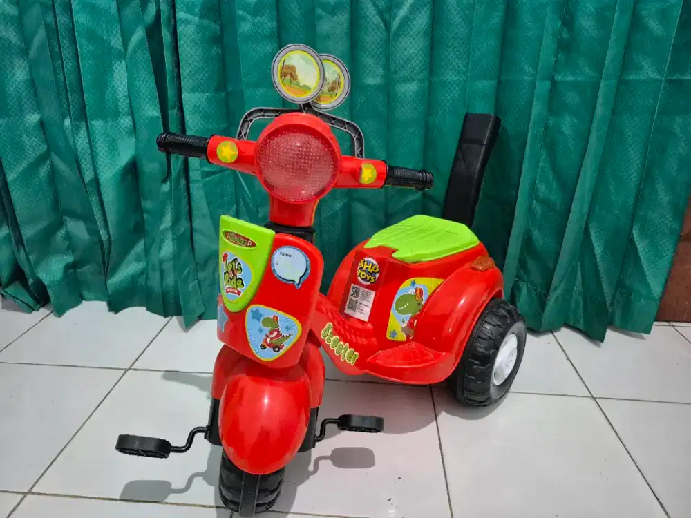 Scooter anak warna merah