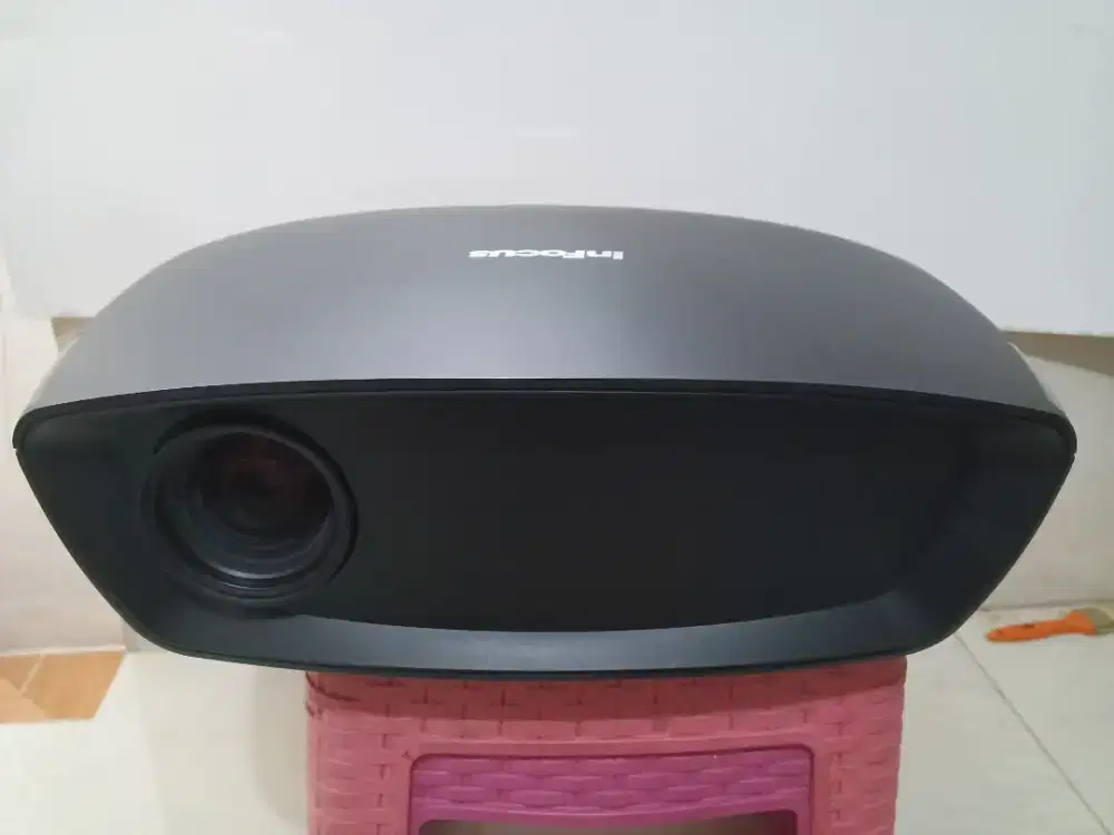 Proyektor infocus home theater type x10 HDMI