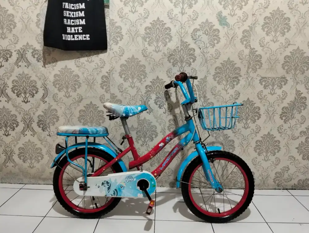 sepeda anak ukuran 16 untuk umur 4-7 tahun