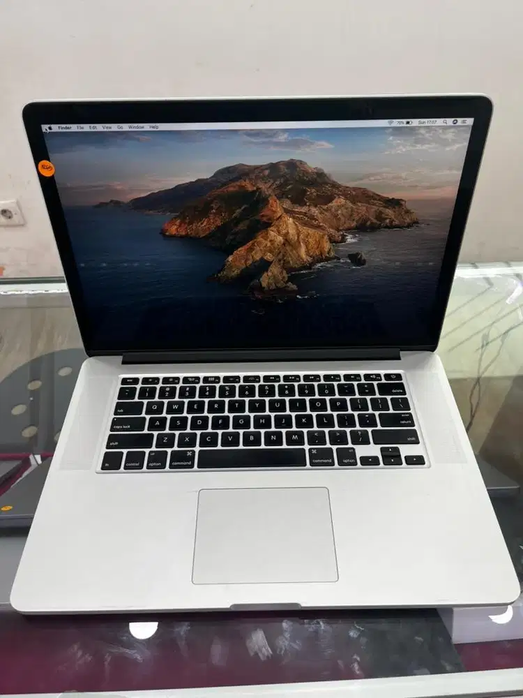 Macbook pro ( retina 15 inch mid 2015 )