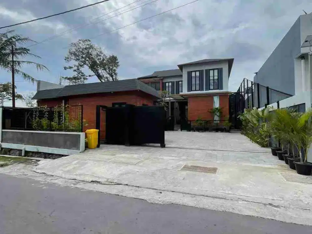 Rumah Villa Mewah Full Furnish Kolam Renang View Merapi Di JL. Kaliurang km 13,5