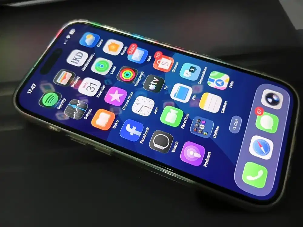 Iphone 15 masih garansi, resmi, mulus terawat