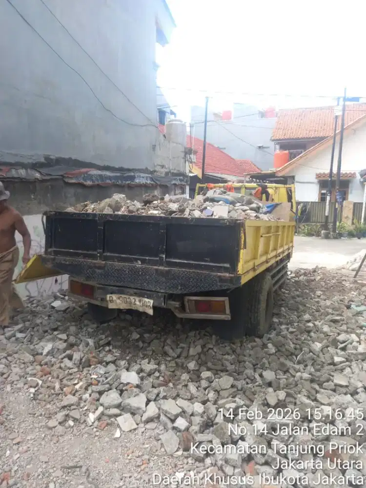 Urugan material puing dan buang puing