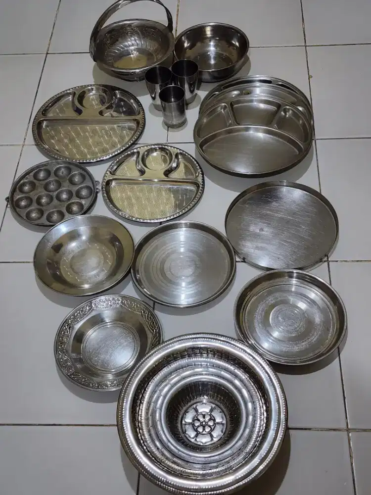 Set Peralatan Makan Stainless Steel  (Preloved)