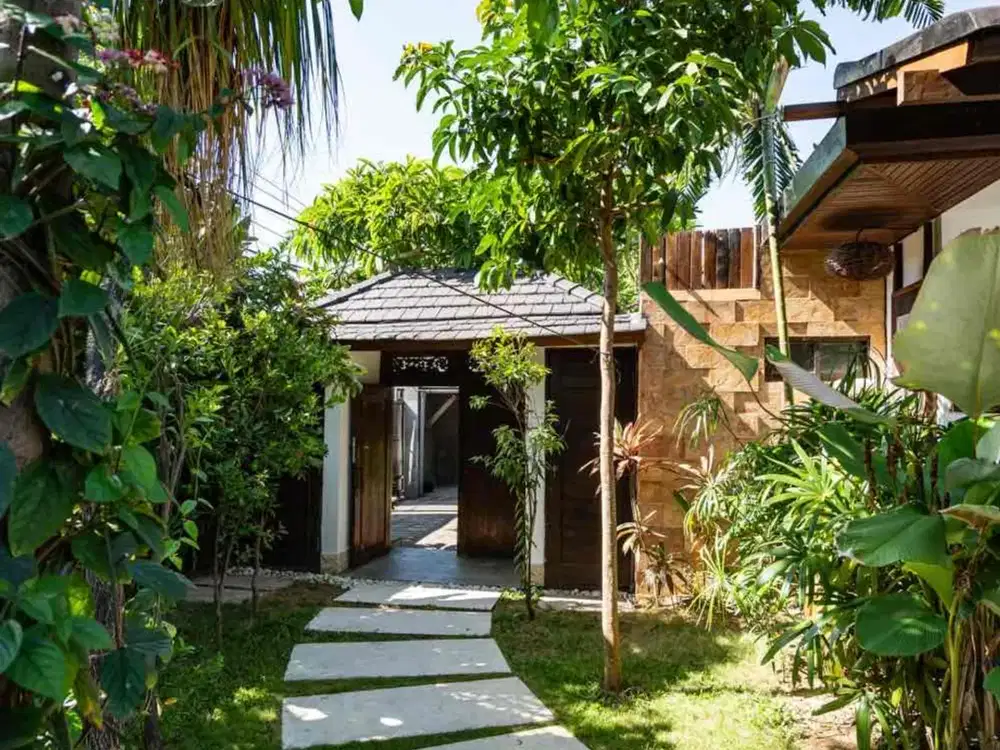 For sale leased hold villa 37 years at kerobokan badung bali