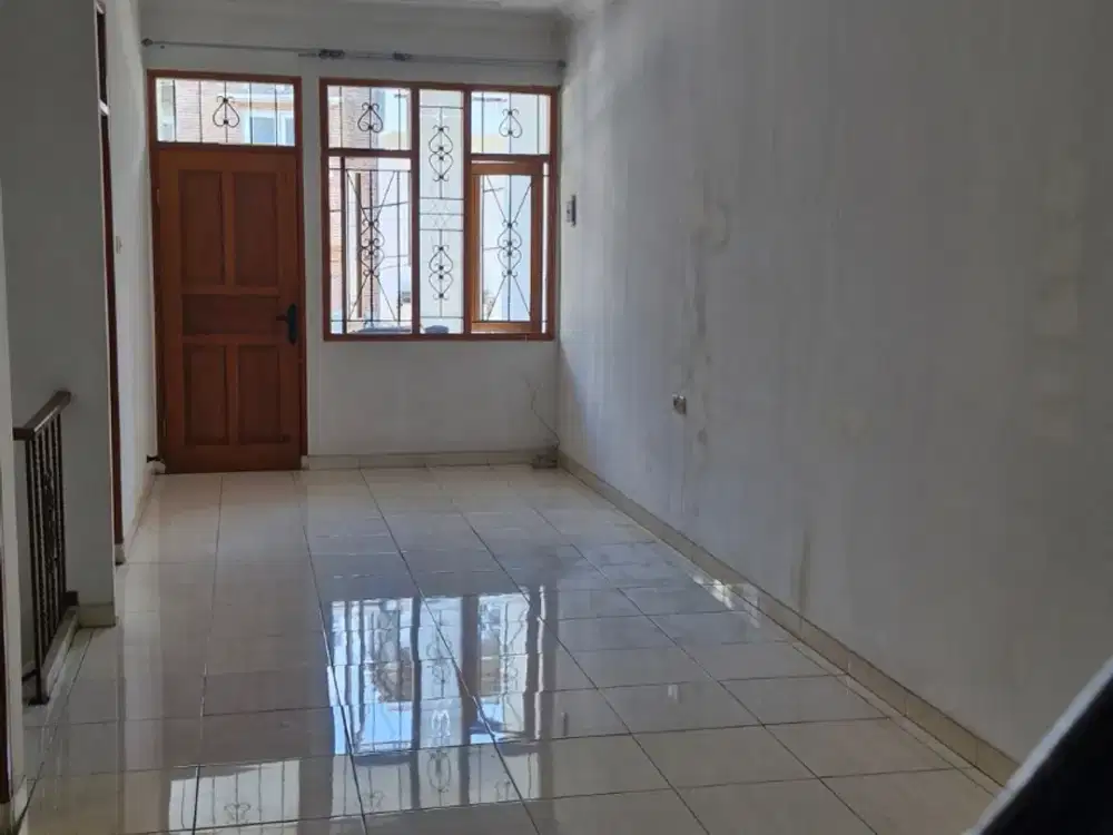 Dijual rumah siap huni di kelapa kopyor kelapa gading, bangunan bagus, 2,5 lantai