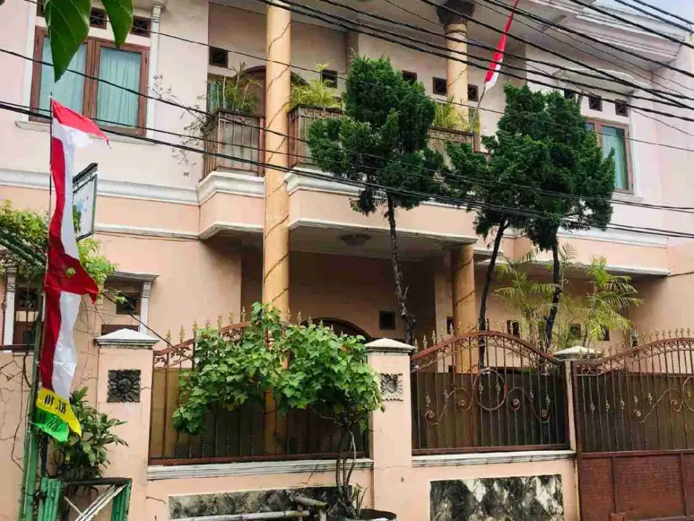 Dijual rumah 2 lantai siap huni di Kebon Pala Jakarta Timur