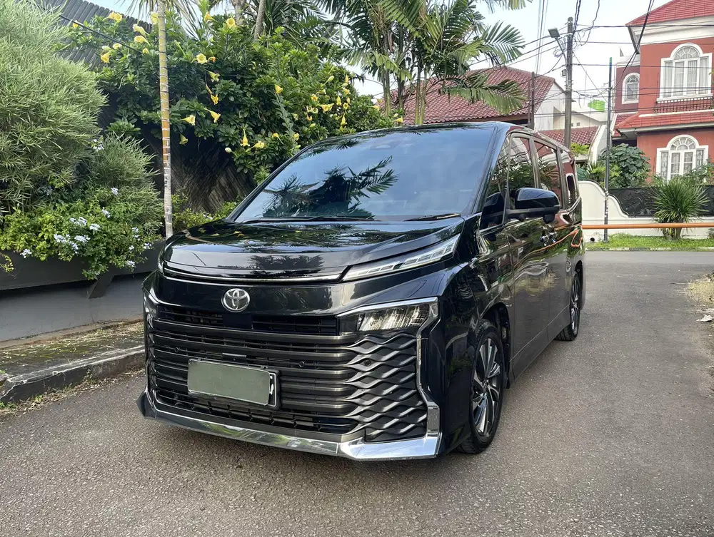 Toyota Voxy TSS 2022 AT