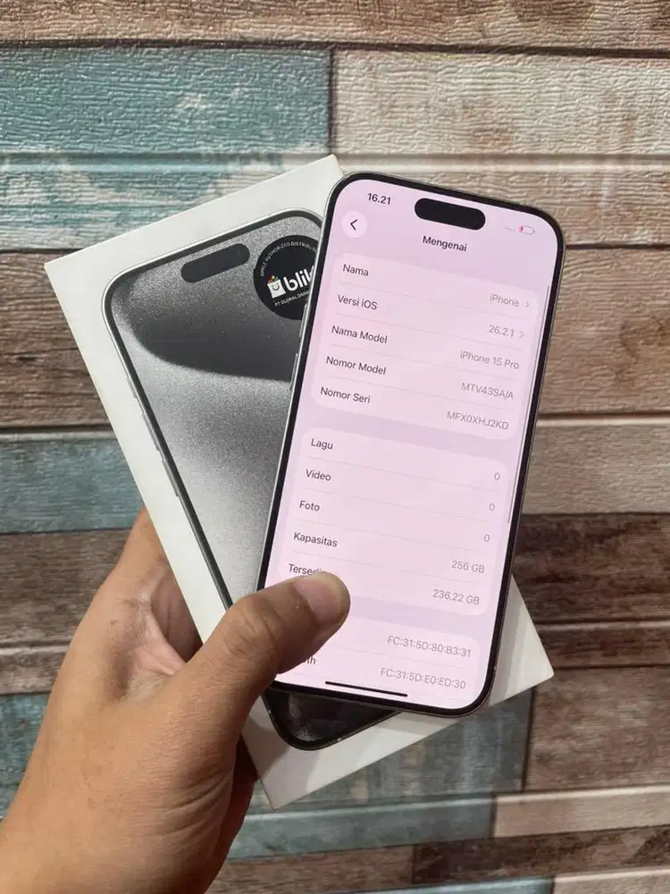 iphone 15 pro 256 white titanium ibox like new