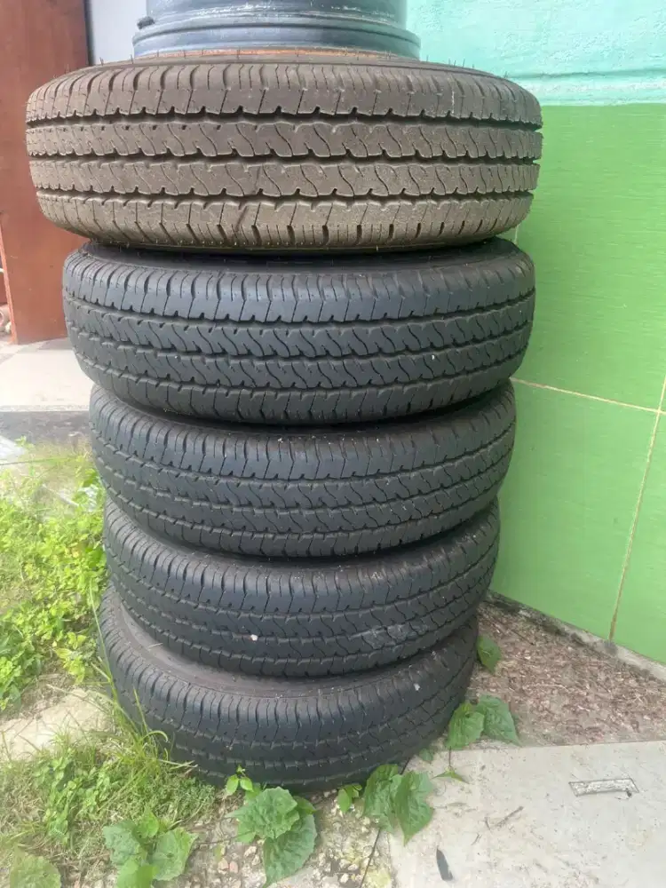 Velg dan ban Ori  Copotan New Carry ada 5 pcs