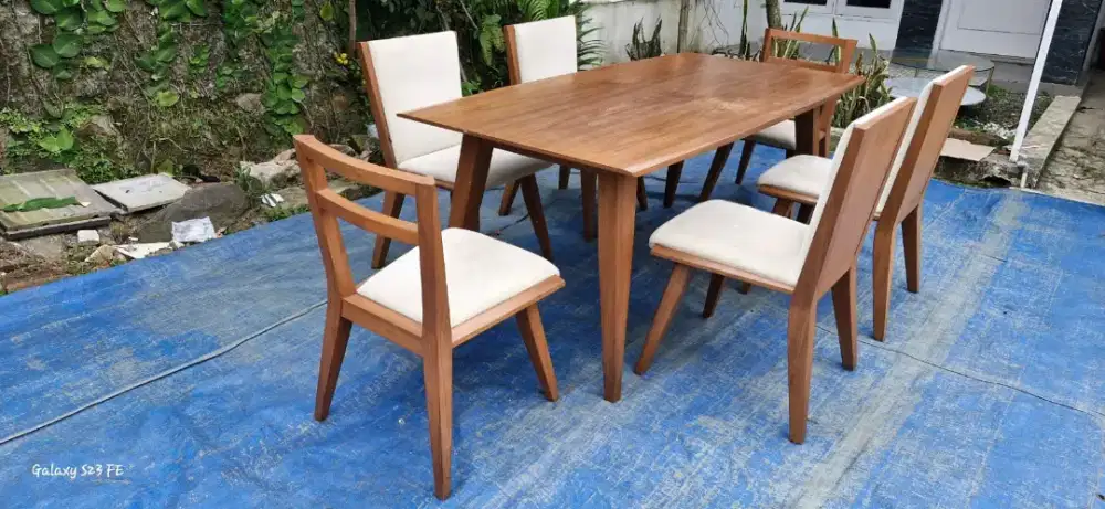Meja Makan VIVERE Set Kursi 6 Kayu Solid Asli Istimewa