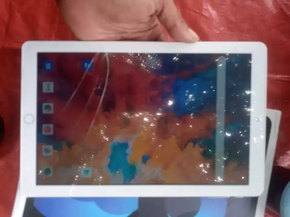 Tablet tab layar besar lebar sesuwai dngan photo postingan iklan