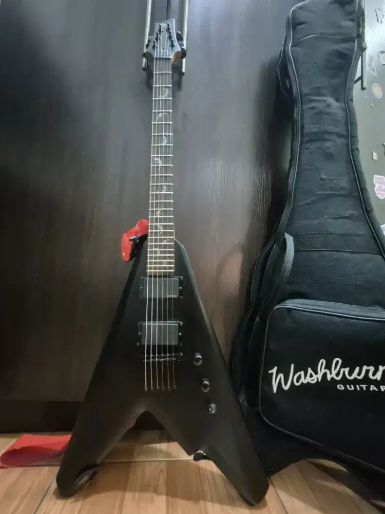 Gitar Fyng V Schecter Damien B2