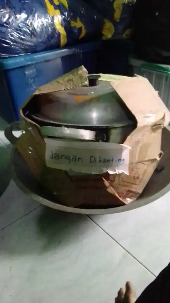 Dijual ajh perabotan nya Bu pak