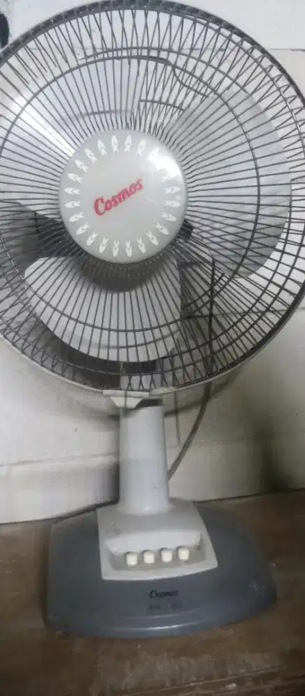 Kipas angin meja cosmos
