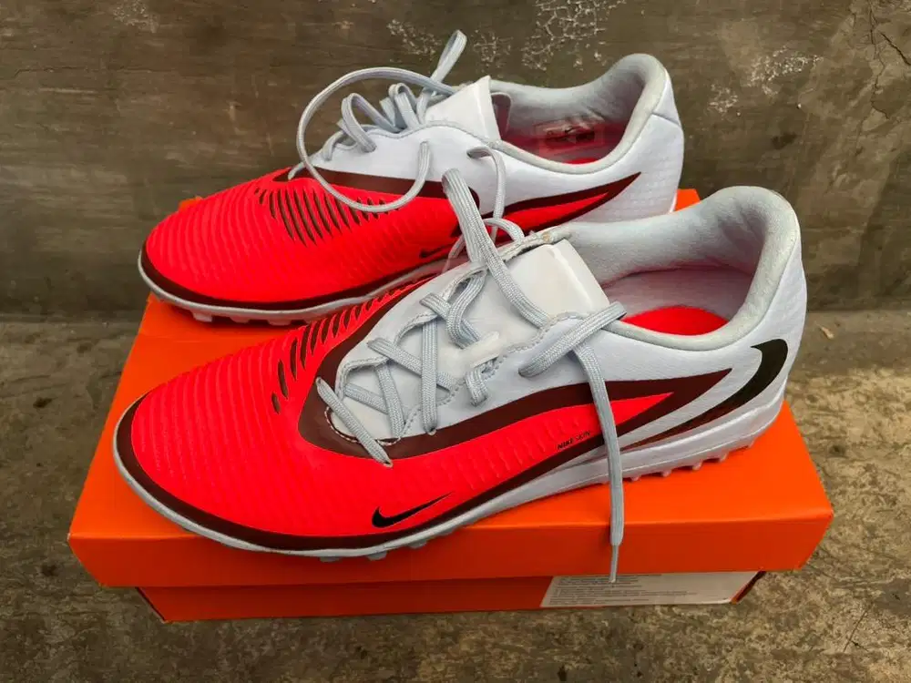 Sepatu Sepak Bola Nike Phantom 6 Academy Turf size 42