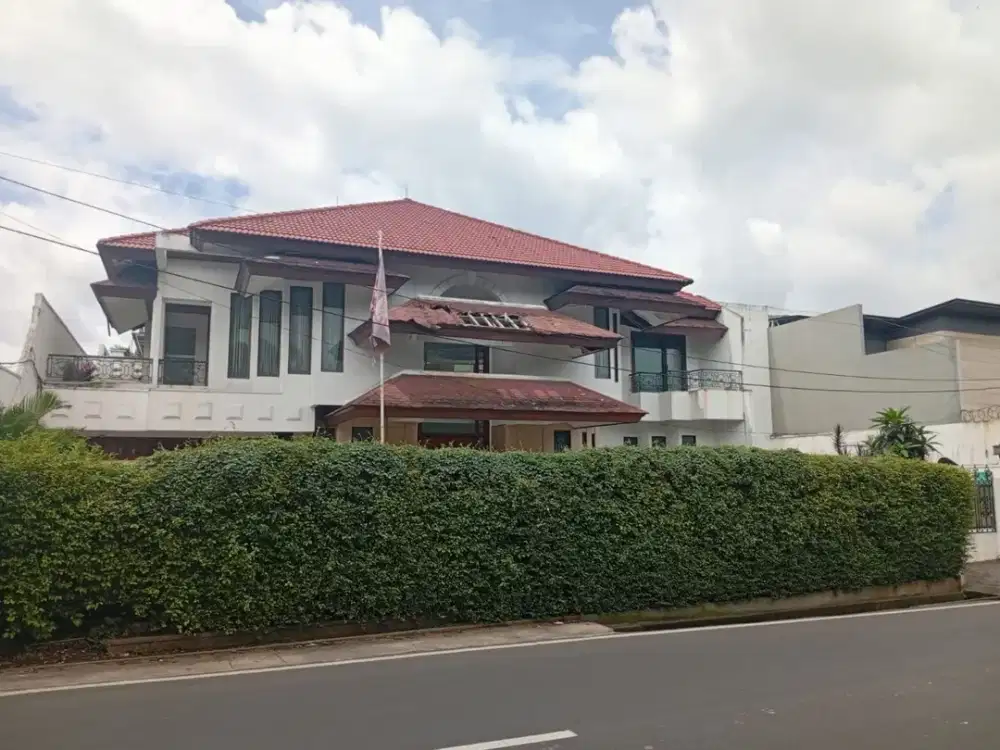 Rumah mewah luas ada kolam renang siap huni di Cilandak Ampera Jakarta Selatan