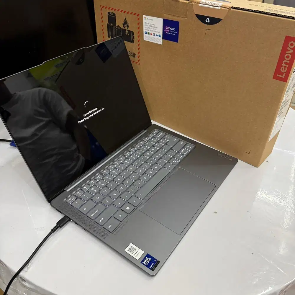 Lenovo Yoga Slim 7 14ILL10 Ultra 5-226V|16GB|512GB|14IN-2.8K-OLED-TS