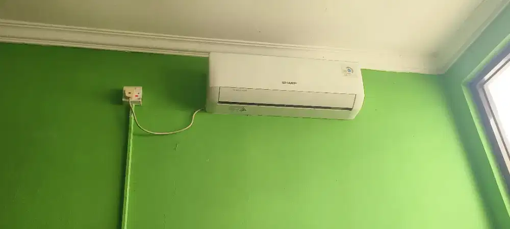 AC merk sharp 1/2 PK: Ac indoor+outdoor, briket indoor+outdoor, remote