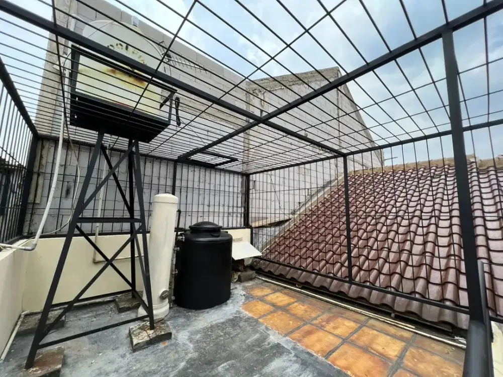 TURUN HARGA*JUAL CEPAT RUMAH TERAWAT DI KAWASAN KOMPLEK LINGKUNGAN NYAMAN & ASRI