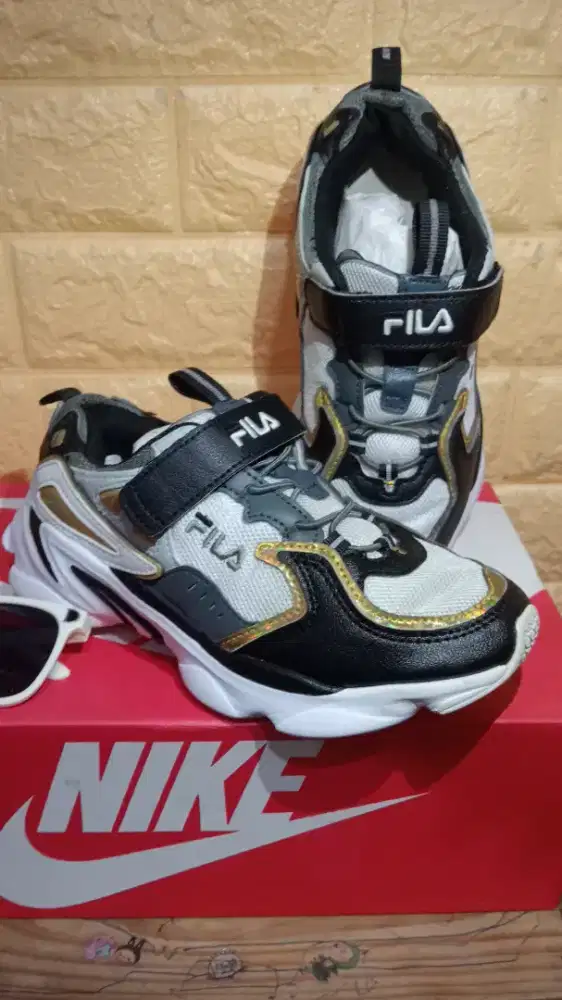 Jual sepatu Fil@ anak no box masih mulus