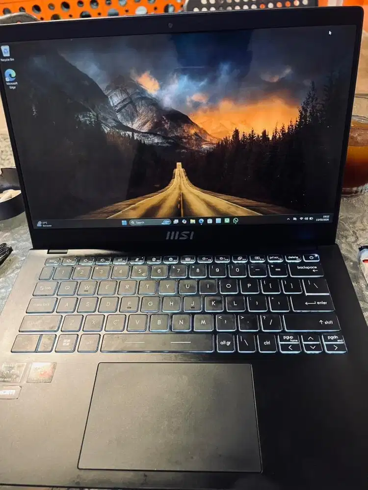 MSI Modern 14 / not macbook / ryzen 5 / i5