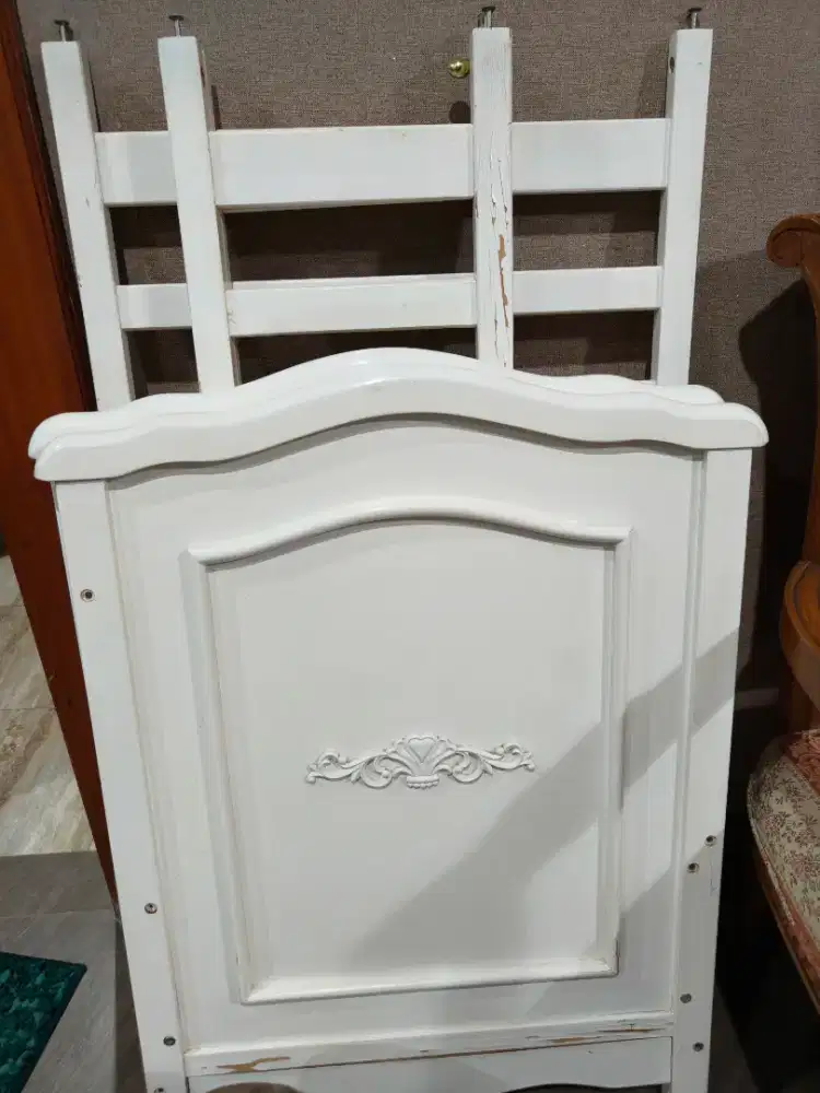 Crib Kayu Putih