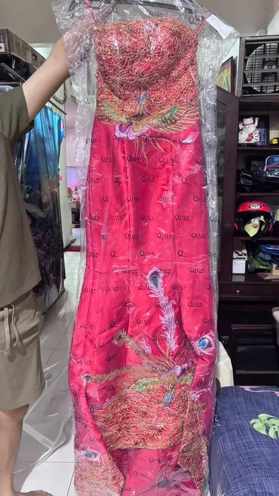 Gaun / dress sangjit/tinjing/lamaran motif merak