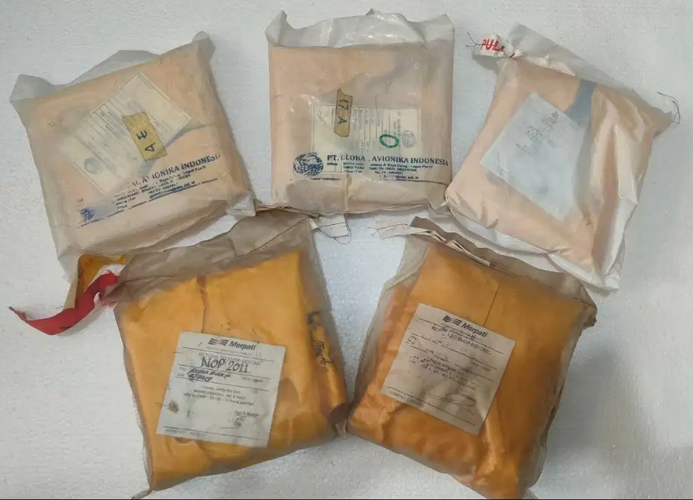 Rompi Pelampung (Life Vest) Penumpang Pesawat