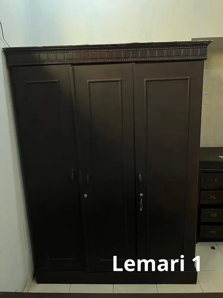 DIJUAL KONDISI BEKAS SEPERTI BARU MULUS, BAHAN JATI JUAL MURAH SE-SET