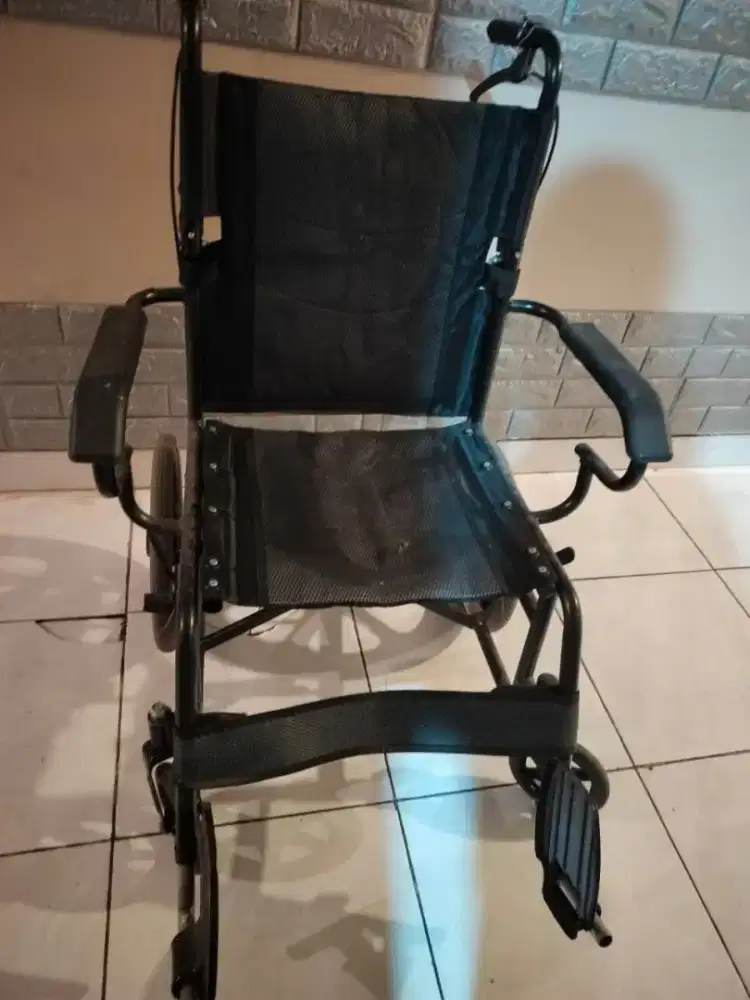 Kursi Roda bekas seperti baru