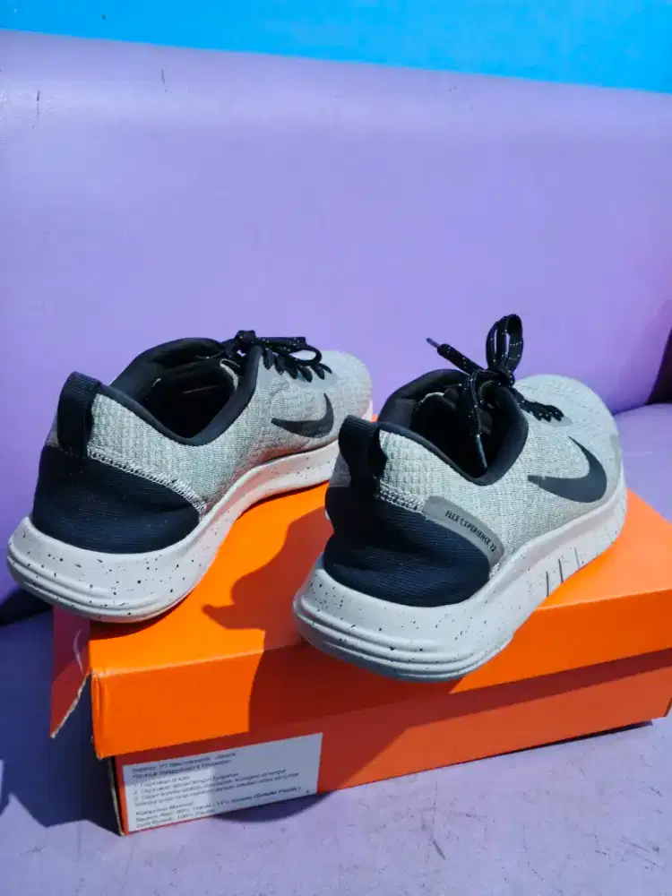 Sepatu running causal Nike