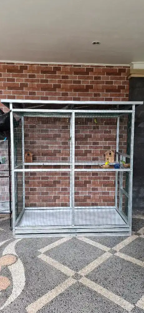 Kandang aviary beserta parkit
