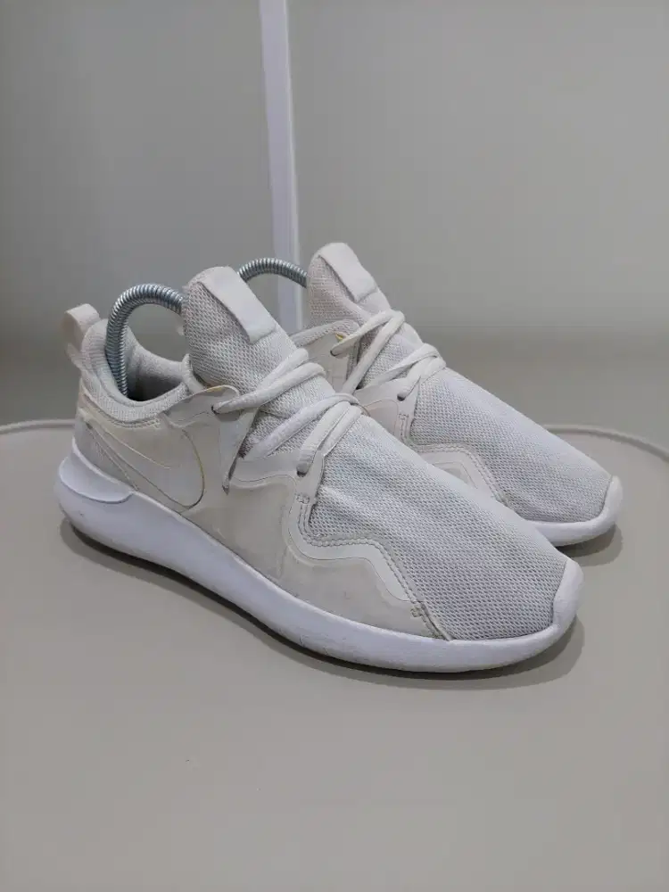 Nike Tessen Sepatu Running Wanita - size 38