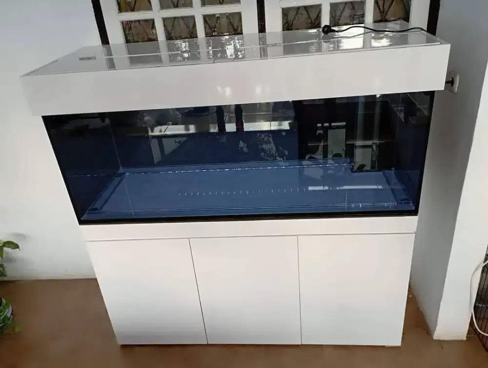 Cabinet + aquarium