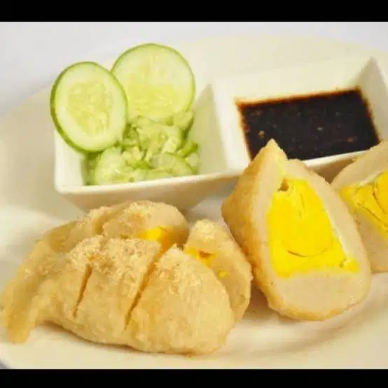 Karyawan warung pempek