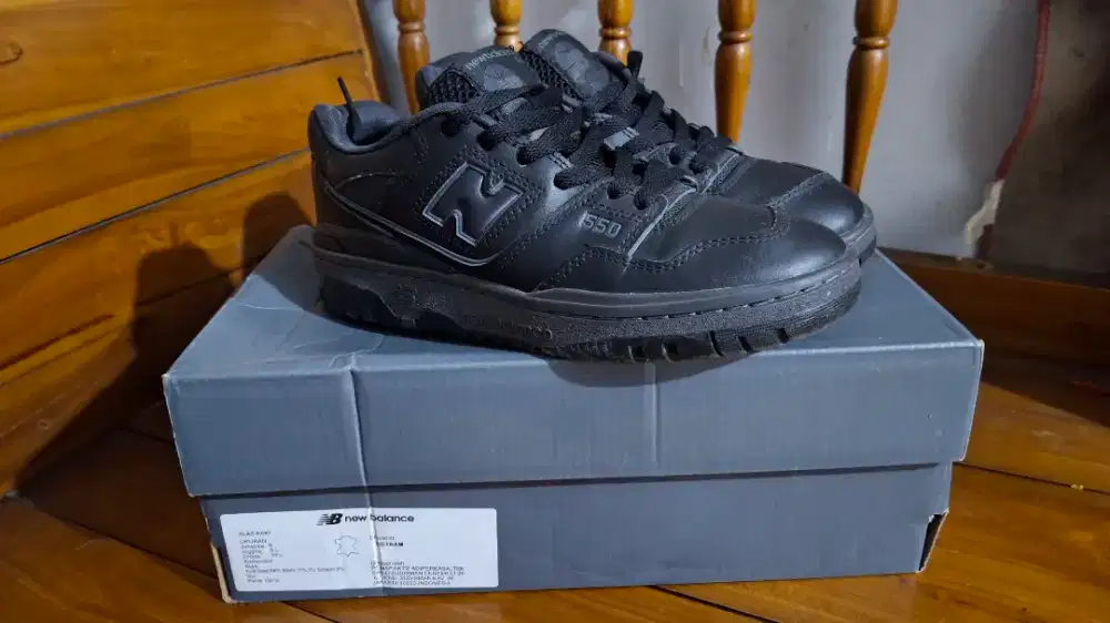 sepatu new balance 550 triple black
